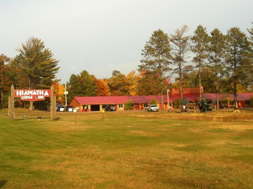 Hiawatha Lodge Inn Eagle River Exterior foto